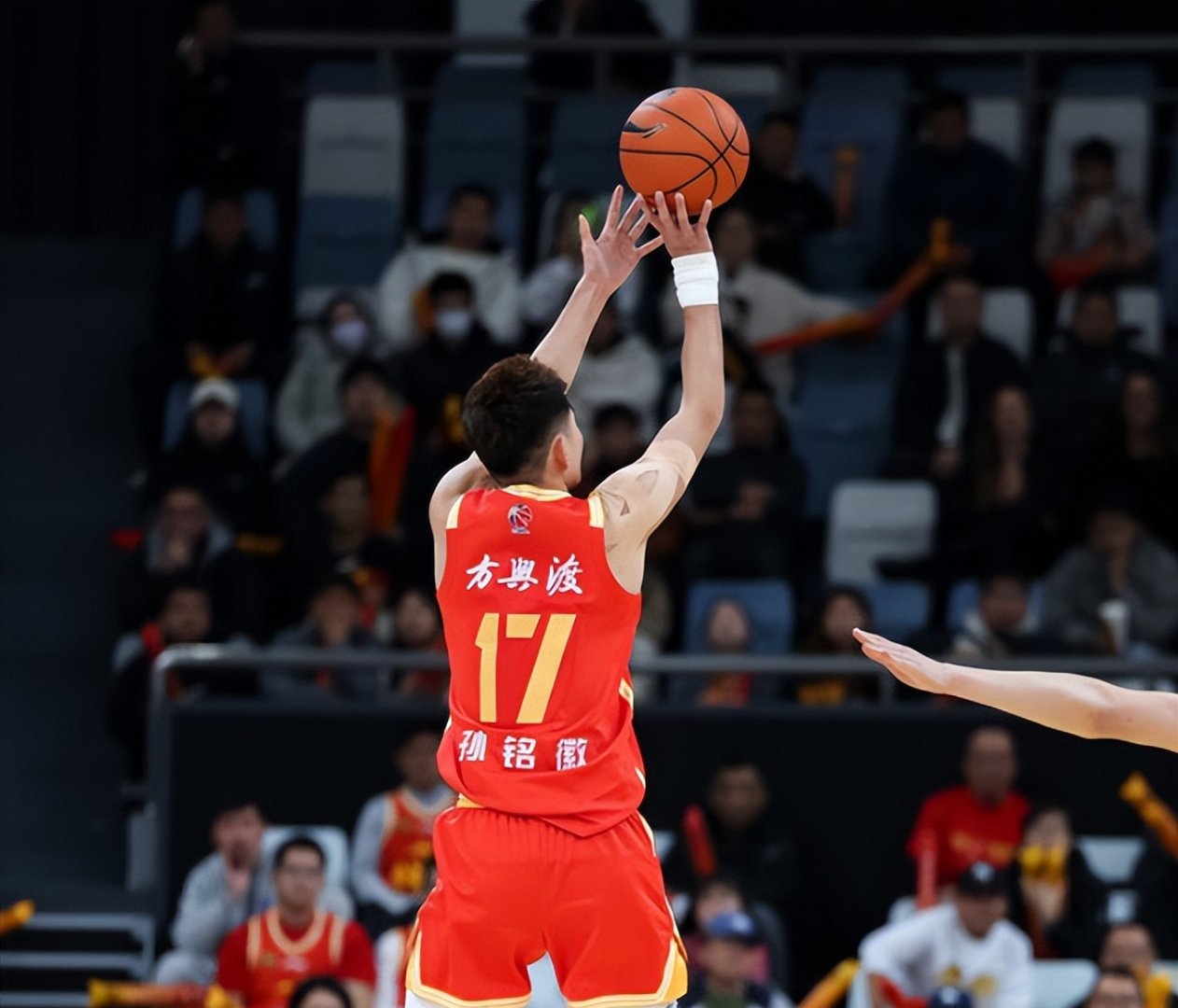 天行官方网站 -关于山东男篮发布备战花絮；今晨队长鼓劲；CBA常规赛任务艰巨；纪律约束更严格的信息